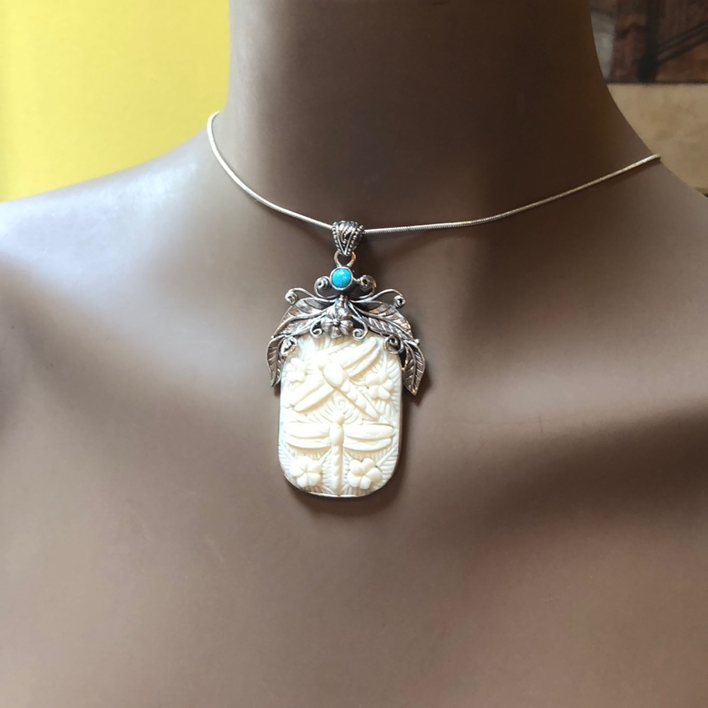 Beautiful SS 925 ox hoof pendant with dragonflies!